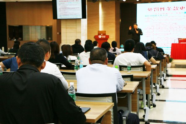 法律正身，服务立身，国威公司召开法律知识培训会